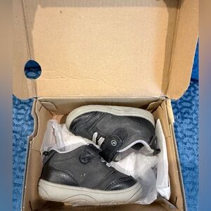 Stride Rite sr-taye 2.0 black toddler Sneakers sz 4M can accommodate wide feet